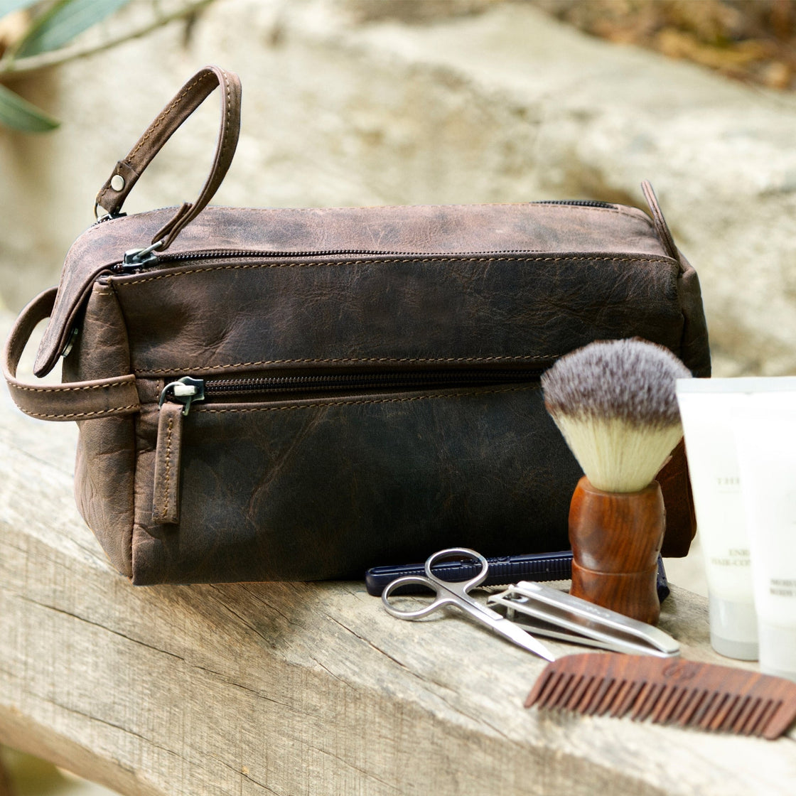 Hugh Leather Travel Shaving Bag (Dark Brown)