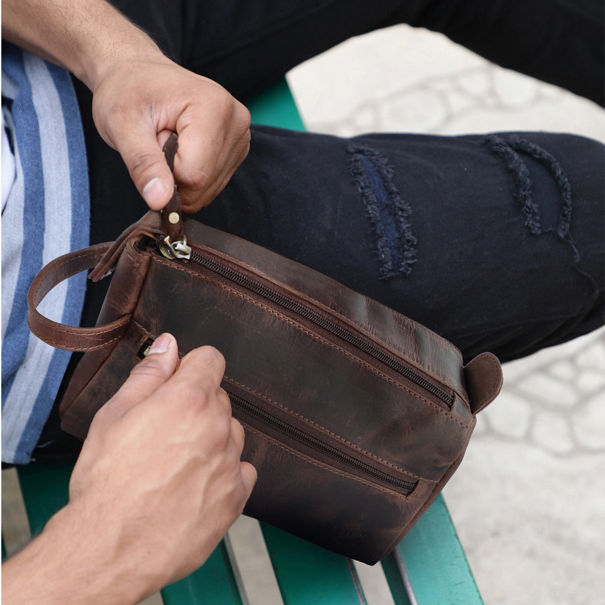 Leather Toiletry Bag for Men and Women (Walnut Brown)
