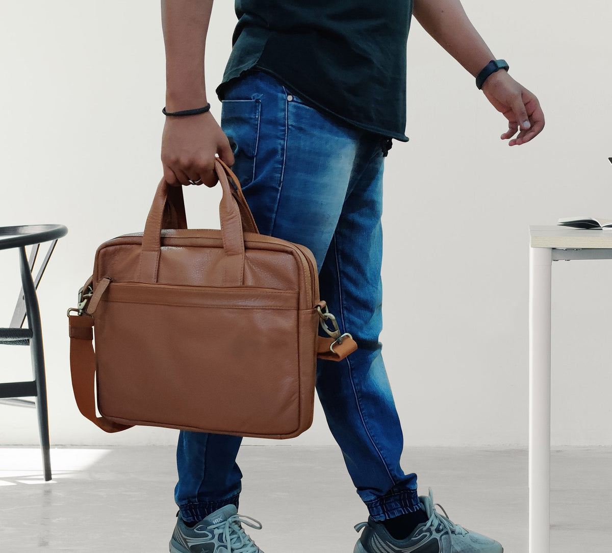 13.5 inch Vintage Crossbody Leather Laptop Messenger Briefcase Bag